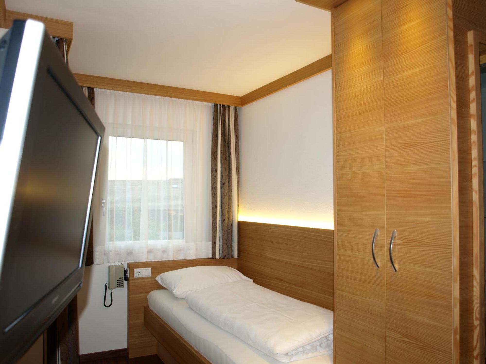 Garni Flurida Bed and Breakfast Σέλβα ντι Βαλ Γκαρντένα Δωμάτιο φωτογραφία